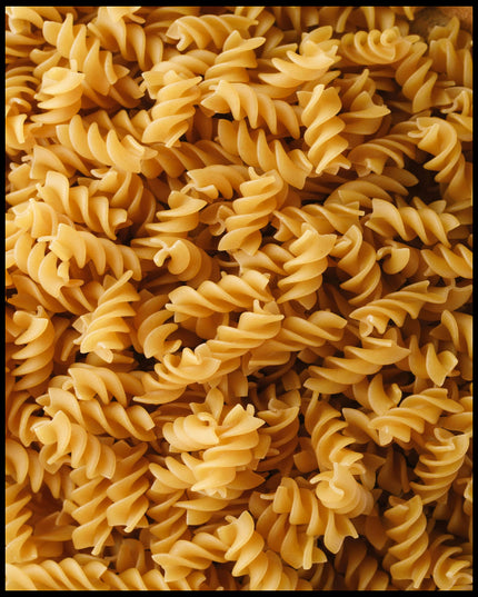 Ein Poster von vielen Fusilli Nudeln.